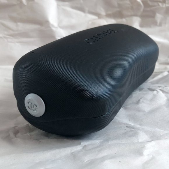 CHANEL brown wraparound sunglasses with hardshell carrying case - Picture 11 of 17